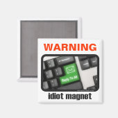 Idiot Magnet (magneet) (Voorkant / Achterkant)