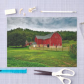 Idyllic Wisconsin Red Barns in Emerald Grass Field Tissuepapier (Craft)