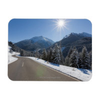 Idyllische lege weg door een winterlandschap, 2