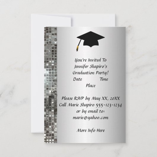 Ieder jaar Classy Silver Graduation Invitations Kaart (Achterkant)
