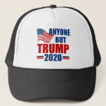 Iedereen behalve Donald Trump 2020 Trucker Pet<br><div class="desc">Een grappig cadeau voor anti-Trump voor iemand in de repressieve en belemmerende beweging die opkomt voor Amerika en gelijke rechten voor iedereen. Hij is niet mijn president en zal dat nooit zijn.</div>