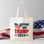 Iedereen behalve Trump 2024 grappig politiek Tote Bag<br><div class="desc">Stem voor iedereen behalve Trump in de verkiezingen van 2024 om patriottisch te blijven. Republikeinen en Democraten moeten zich verenigen tegen Donald Trump en stemmen voor Joe Biden,  zodat we Amerika veilig kunnen houden. Amerikaanse vlag op een politieke canvas tas met anti-Trump boodschap.</div>