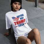 Iedereen behalve Trump Grappig 2024 verkiezingen T-shirt<br><div class="desc">Stem voor iedereen behalve Trump in de verkiezingen van 2024 om patriottisch te blijven. Republikeinen en Democraten moeten zich verenigen tegen Donald Trump en stemmen voor Joe Biden,  zodat we Amerika veilig kunnen houden. Amerikaanse vlag op een politiek t-shirt met anti Trump boodschap.</div>