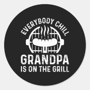 Iedereen chill opa is op de grill BBQ chef-kok G Ronde Sticker