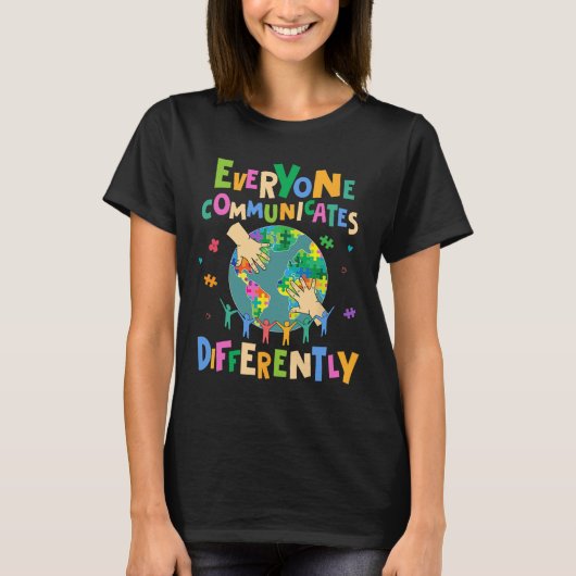 Iedereen communiceert anders Autisme Wereld Kind T-shirt (Voorkant)