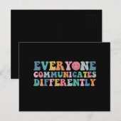 Iedereen communiceert verschillend Autisme Bewust Briefkaart (Voorkant / Achterkant)