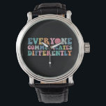 Iedereen communiceert verschillend Autisme Bewust Horloge<br><div class="desc">Iedereen communiceert verschillend Autisme Bewust</div>