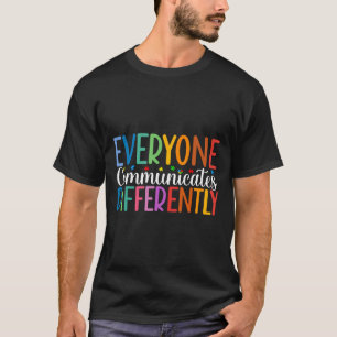 Iedereen communiceert verschillend Autisme Bewust T-shirt