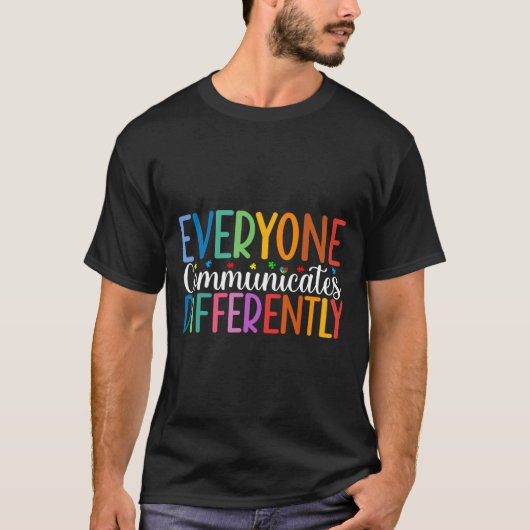 Iedereen communiceert verschillend Autisme Bewust T-shirt (Voorkant)