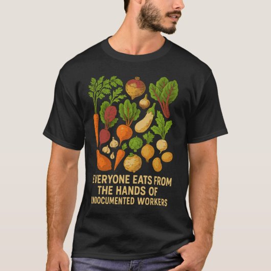 Iedereen eet uit handen van ongedocumenteerden t-shirt (Voorkant)