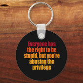 Iedereen heeft het recht dom te zijn sleutelhanger (Voorkant)