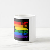 Iedereen is hier welkome vlag (Progress Pride) Koffiemok (Center)