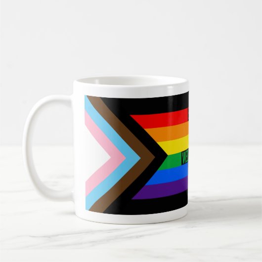 Iedereen is hier welkome vlag (Progress Pride) Koffiemok (Links)