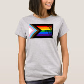 Iedereen is hier welkome vlag (Progress Pride) T-shirt (Voorkant)