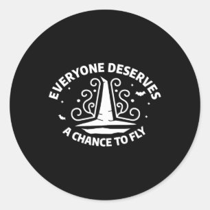 Iedereen verdient de kans om met hekserij te vlieg ronde sticker