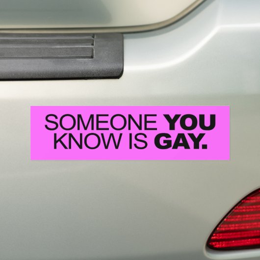 IEMAND DIE JE WEET IS GAY -.png Bumpersticker (Op auto)