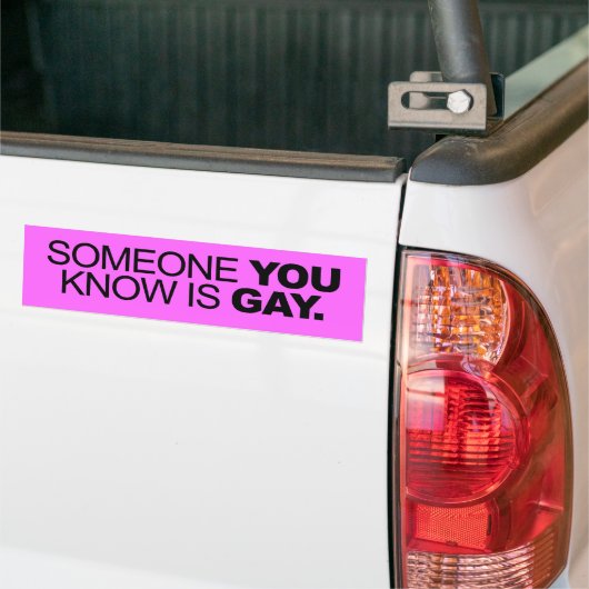 IEMAND DIE JE WEET IS GAY -.png Bumpersticker (Op Truck)