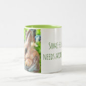 Iemand heeft meer koffie Mok nodig (Center)