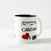 Iemand in Californië houdt van mij Tweekleurige Koffiemok (Voorkant rechts)