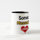 Iemand in Massachusetts houdt van mij Tweekleurige Koffiemok (Center)