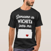Iemand in Wichita houdt van mij Wichita Kansas T-shirt (Voorkant)