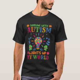 Iemand Met Autisme Verlicht Mijn Wereld T-shirt
