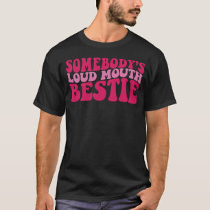 Iemand met een luide mond t-shirt