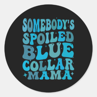 Iemand verwend blauwe kraag moeder groovy moeder ronde sticker