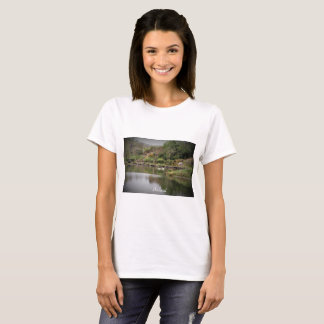 Ierland, County Cork, Lake, Swans, Photography T-shirt