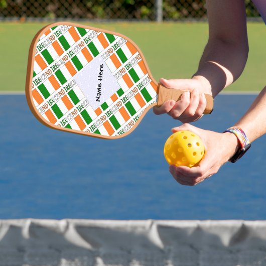 Ierland en de Ierse vlag met Jouw naam Pickleball Paddle (Insitu)