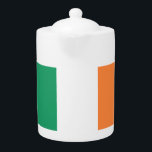 Ierland Nationale Vlag, Ierse standaard, Banner Theepot<br><div class="desc">De National Flag of Ireland Emerald Isle, een driehoek van groen, wit en oranje, is bedoeld om de integratie van en het streven naar eenheid tussen Keltische Gaelische mensen van verschillende tradities op dit eiland te symboliseren. Ierland staat bekend om zijn grote uitsteeksels van groene, droge velden. In feite is...</div>