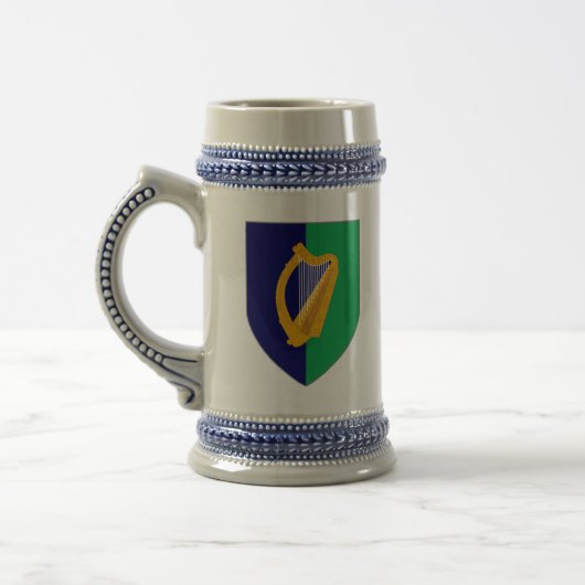 Ierland Stein - Harp op Blue & Green Shield Bierpul (Links)