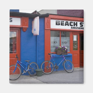 Ierland, Strandhill. Winkelpuien met fietsen Magneet