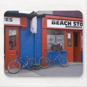 Ierland, Strandhill. Winkelpuien met fietsen Muismat