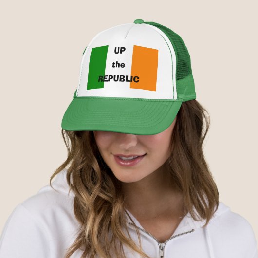 Ierland, UP, the REPUBLIEK Trucker Pet (In situ)