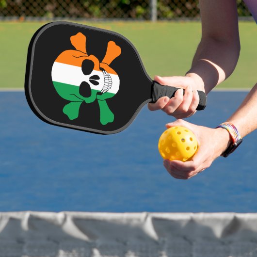 Ierland vlaggenschedel en kruisbeenderen pickleball paddle (Insitu)