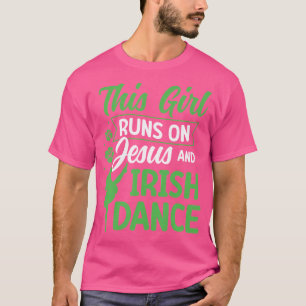 Iers dansen Dit meisje loopt op Jezus en Ierse the T-shirt
