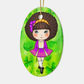 Iers dansmeisje in viooljurk keramisch ornament (Links)