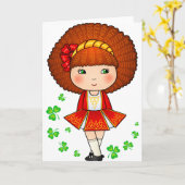 Iers meisje in rode kleding met klavers kaart (Gele Bloem)