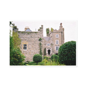 Iers middeleeuws kasteel, antiek tuin en toren canvas afdruk