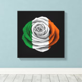 Iers Roos Vlag op zwart Canvas Afdruk (Insitu (Houten vloer))