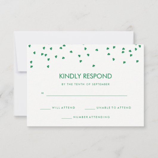 Iers thema klaverconfetti | Huwelijksreactie RSVP Kaartje (Voorkant)