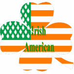 Ierse Amerikaanse vlag op vier blad klaver Fotobeeldje Magneet<br><div class="desc">Patriottische vlag ontwerp voor Amerikanen van Ierse afkomst,  op een gelukkig shamrock uitsnijding ontwerp. Bezoek de CUSTOMIZEDGIFTS STORE voor bijpassende producten en meer patriottische Irish American en St Patrick's day cadeaus.</div>