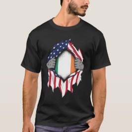 Ierse Amerikaanse vlaggen handen rippen vlag op bo T-shirt