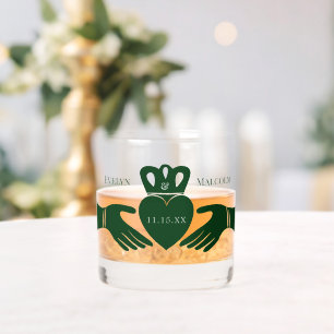 Ierse claddagh ring eenvoudig grafisch groen whisky glas
