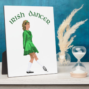 Ierse danser in het groen met zachte schoenen fotoplaat