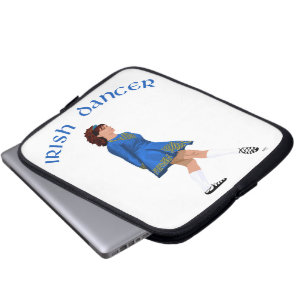 Ierse danser in zachte schoenen in het blauw laptop sleeve