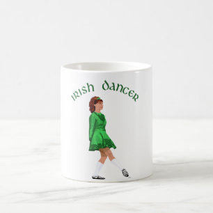 Ierse danser in zachte schoenen in het groen koffiemok