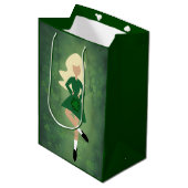 Ierse danser met blond haar | Green Clovers Dance Medium Cadeauzakje (Voorkant Gekanteld)
