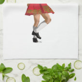 Ierse danseres brunette in het rood theedoek (Gevouwen)